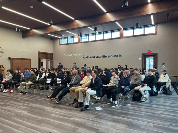 Full audience at the Joe Aguilar session